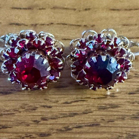 Sarah Coventry Ruby Red Rhinestone Gold Clip-On Earrings | Valentine’s Day ❤️ - Picture 10 of 12